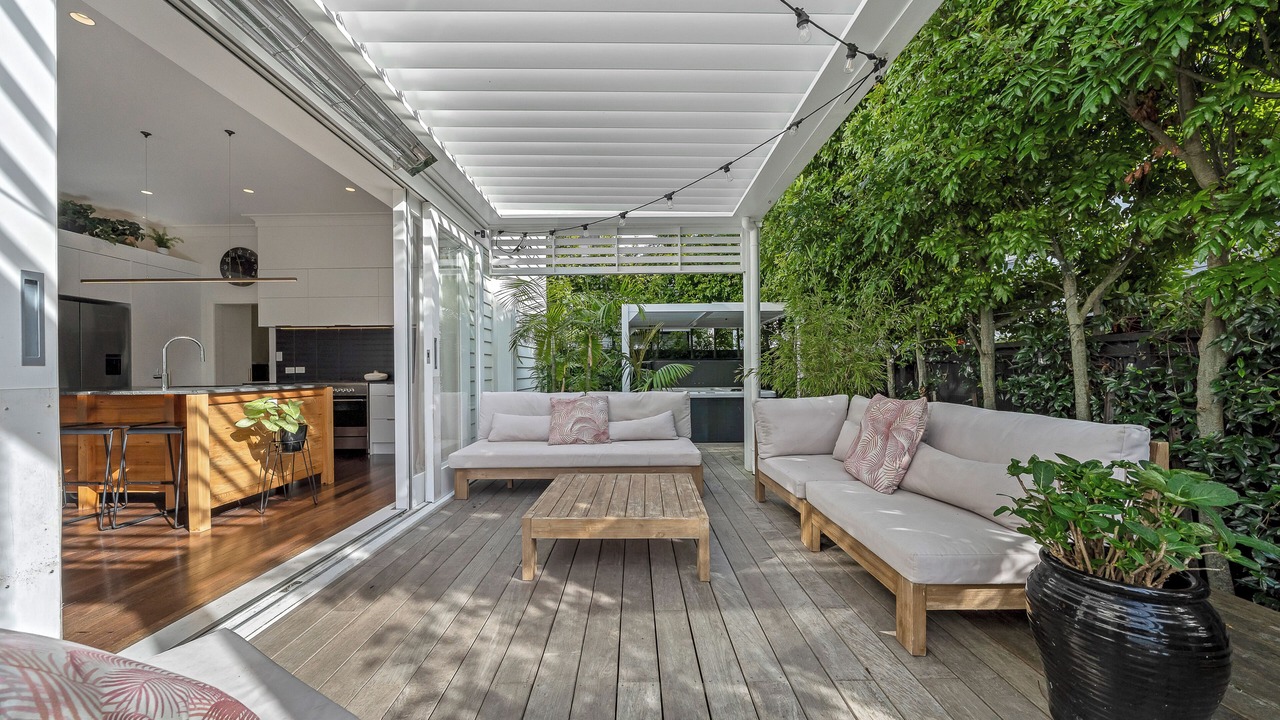 Photo of Outdoor in Narrow Neck