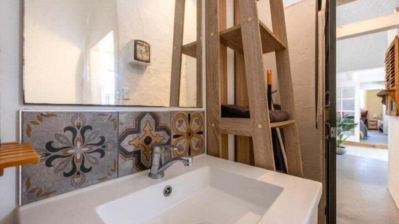 Photo of Bathroom in Onetangi