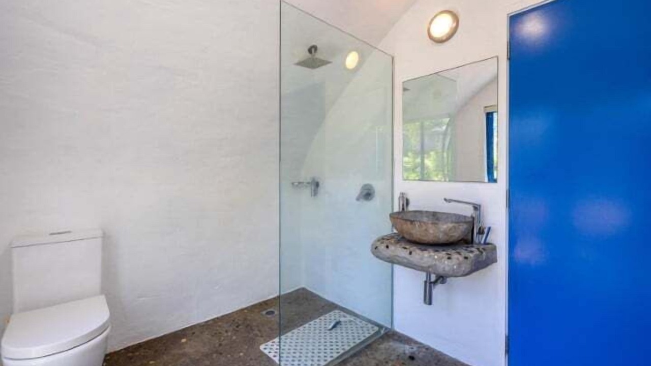 Photo of Bathroom in Onetangi