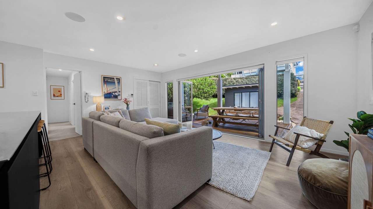 Photo of Livingroom in Narrow Neck