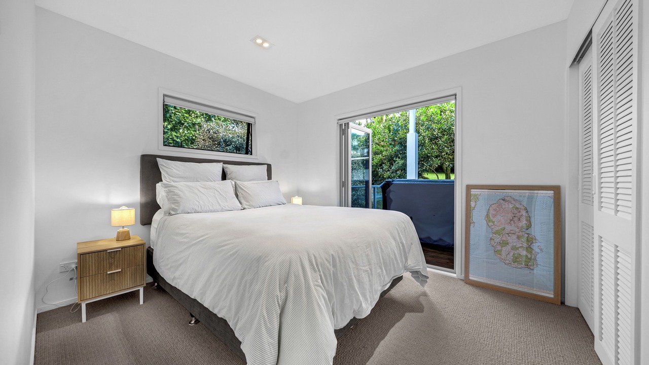 Photo of Outdoor in Narrow Neck