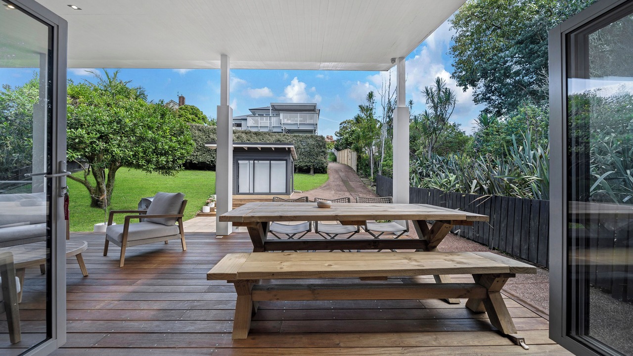Photo of Outdoor in Narrow Neck