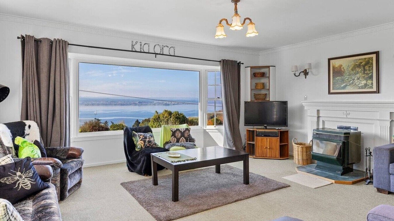 Photo of Livingroom in Acacia Bay