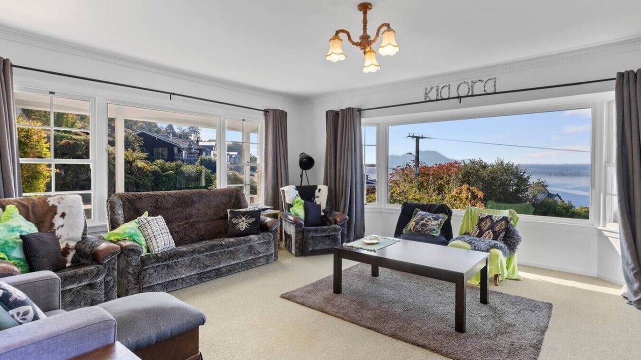 Photo of Livingroom in Acacia Bay