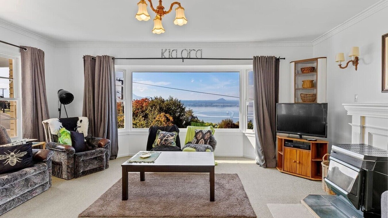 Photo of Livingroom in Acacia Bay