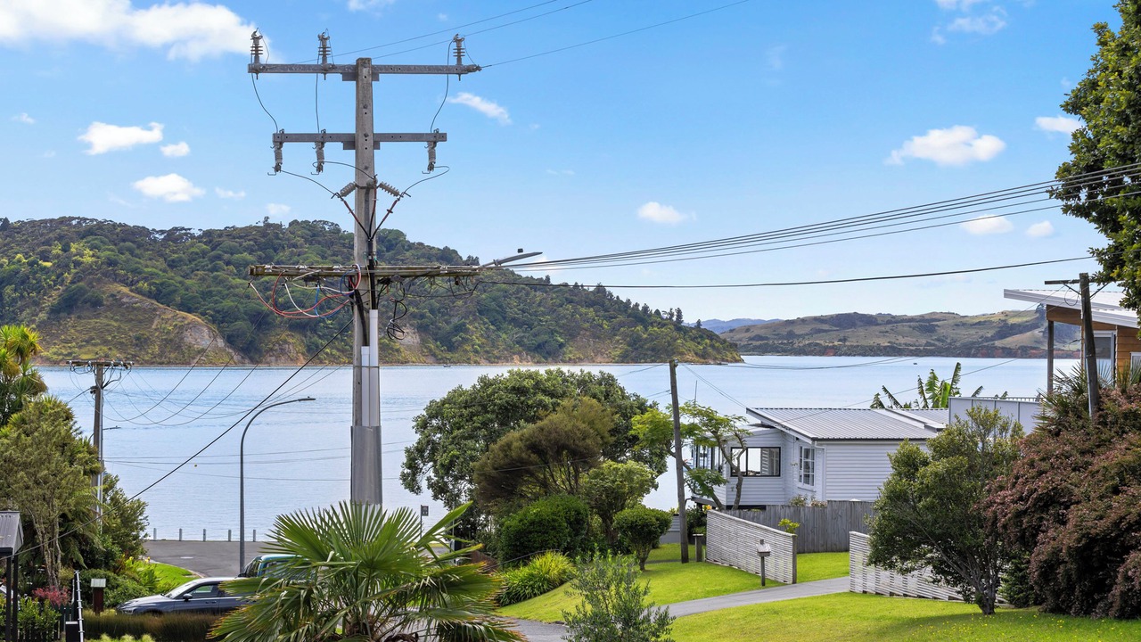 Photo of Others in Raglan