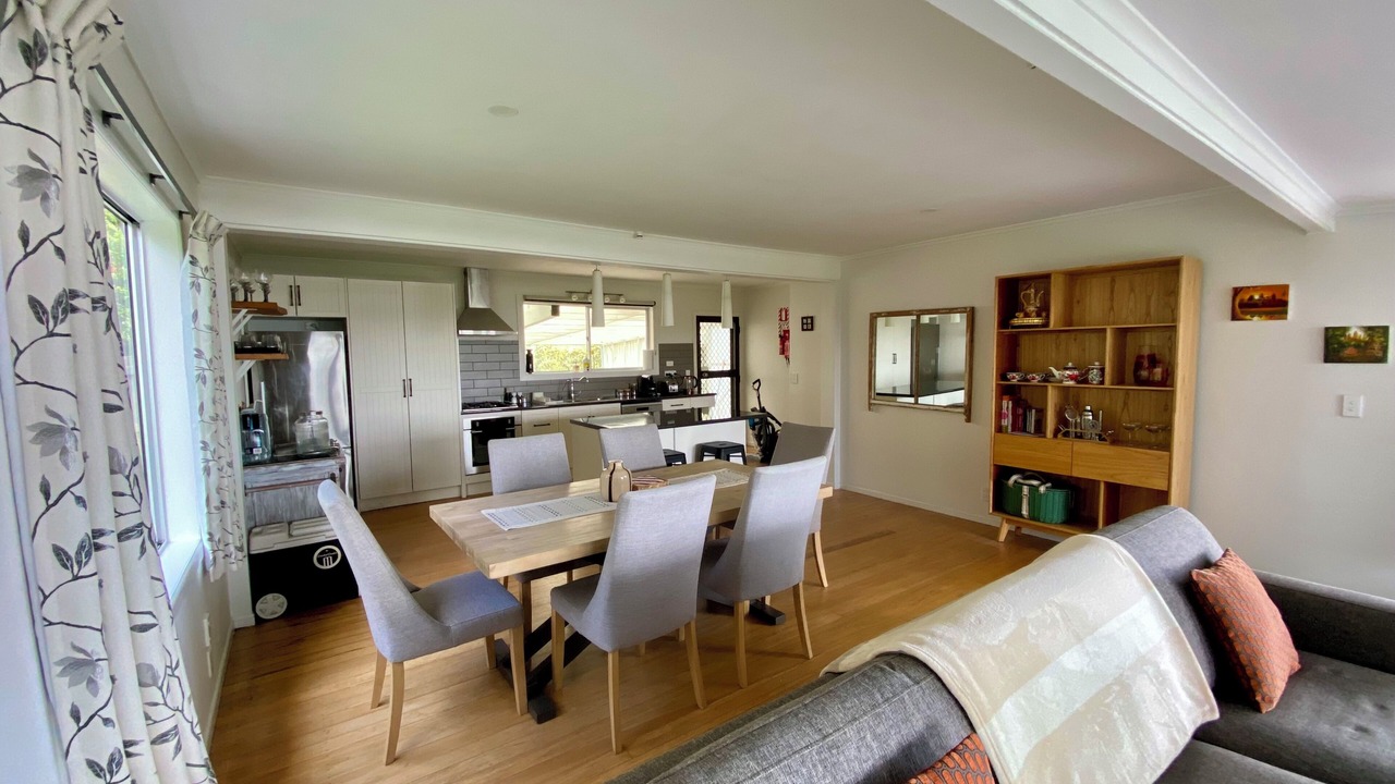 Photo of Livingroom in Cable Bay