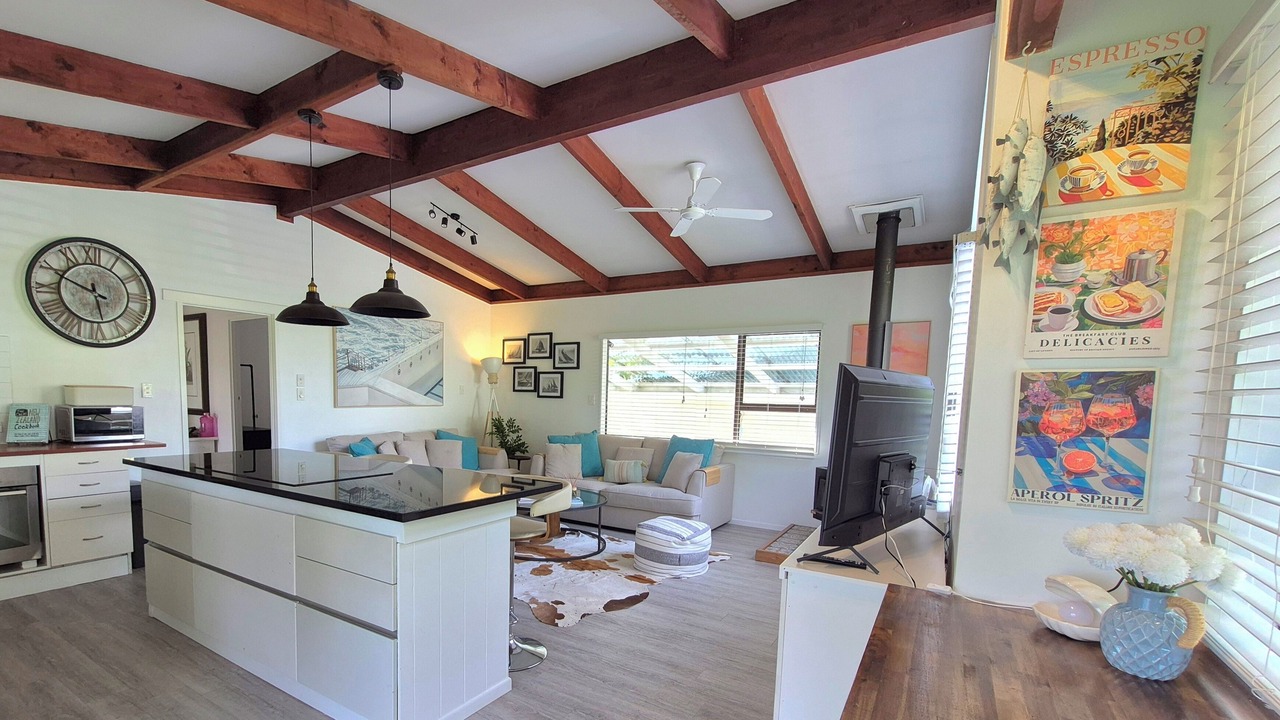 Photo of Livingroom in Russell