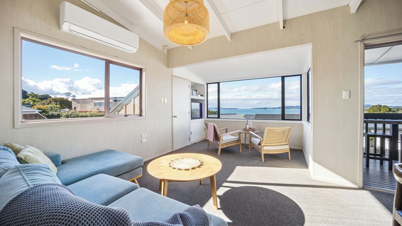 Photo of Livingroom in Algies Bay