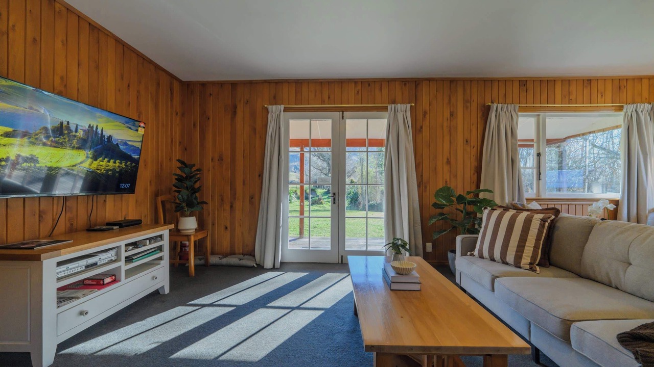 Photo of Livingroom in Burkes Pass