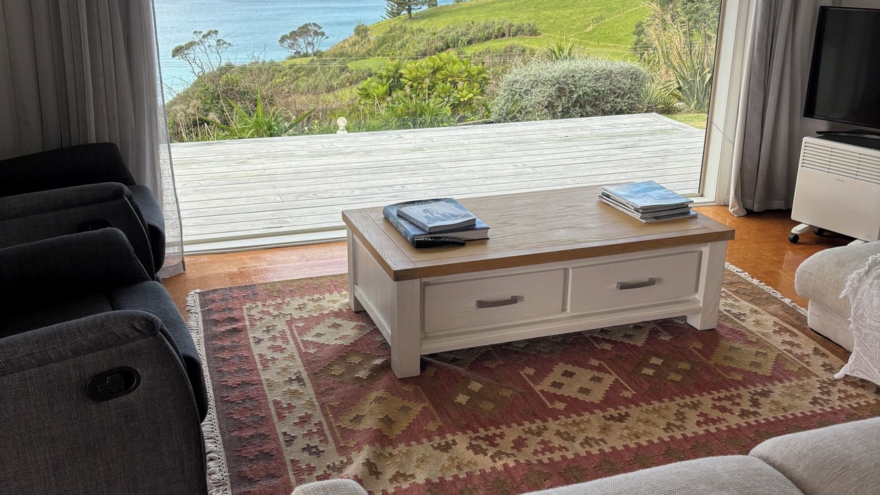 Photo of Livingroom in Whananaki