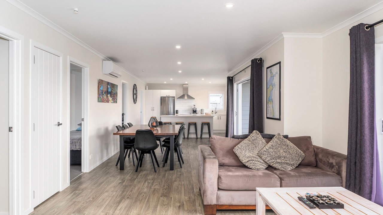 Photo of Livingroom in Cooks Beach
