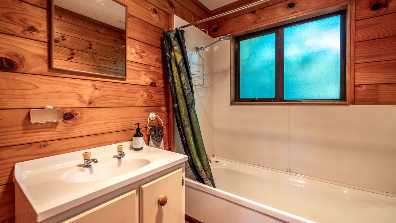 Photo of Bathroom in Onetangi