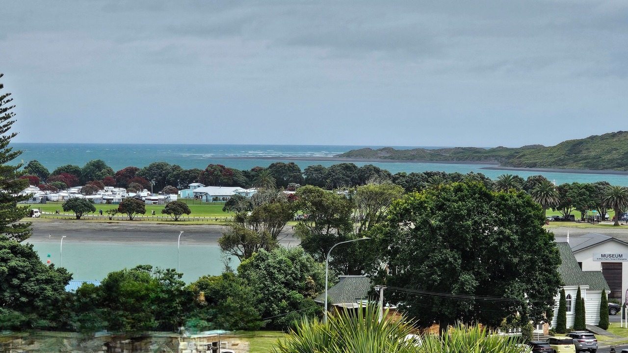 Photo of Others in Raglan