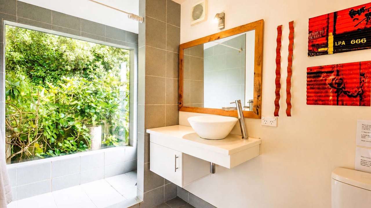 Photo of Bathroom in Onetangi