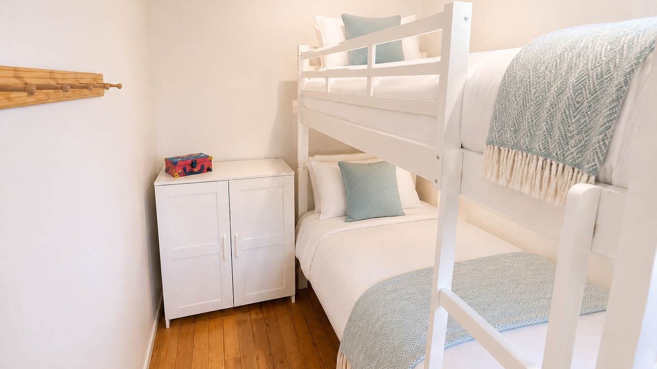 Photo of Bedroom in Onetangi