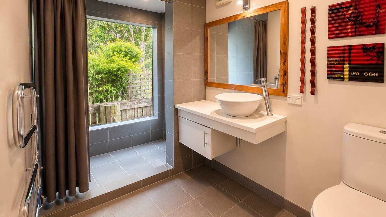 Photo of Bathroom in Onetangi