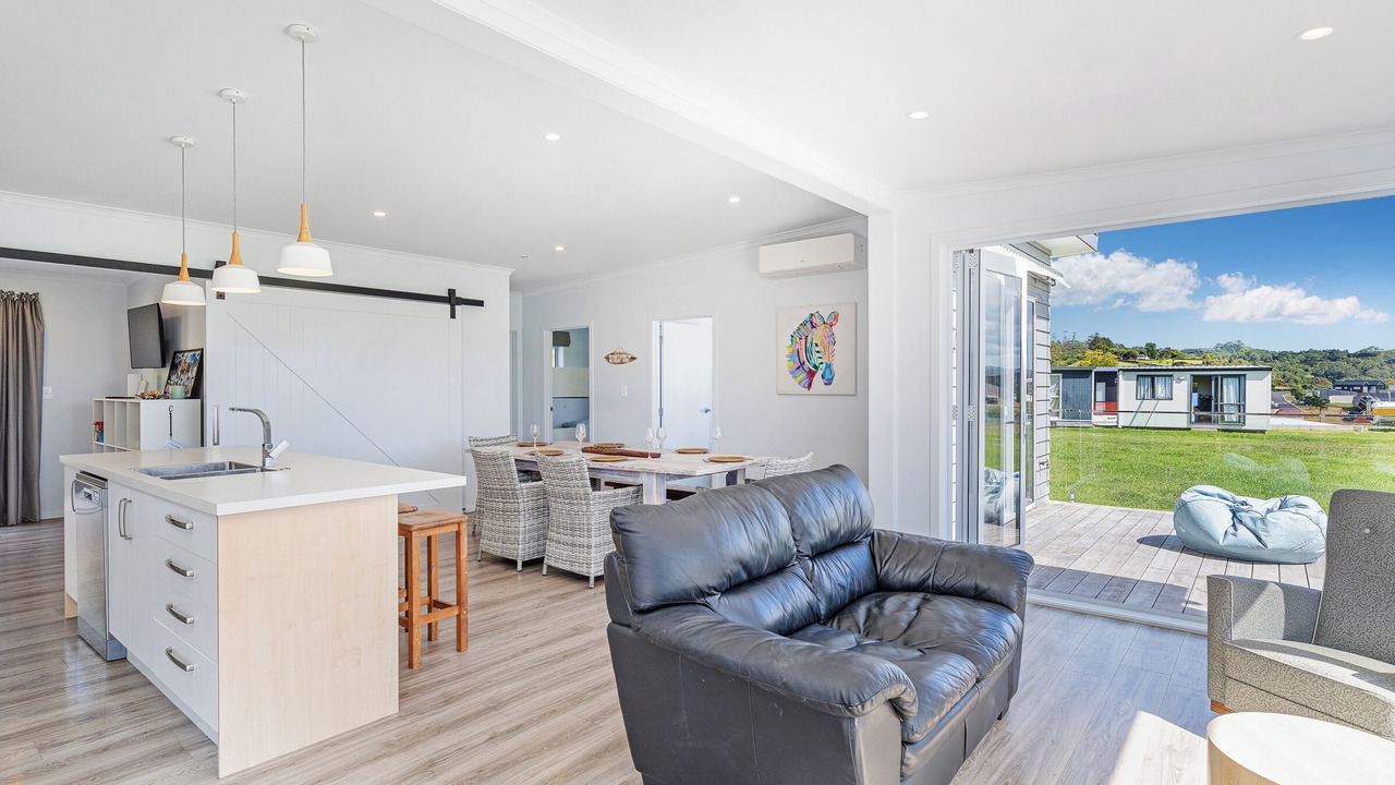 Photo of Livingroom in Cooks Beach