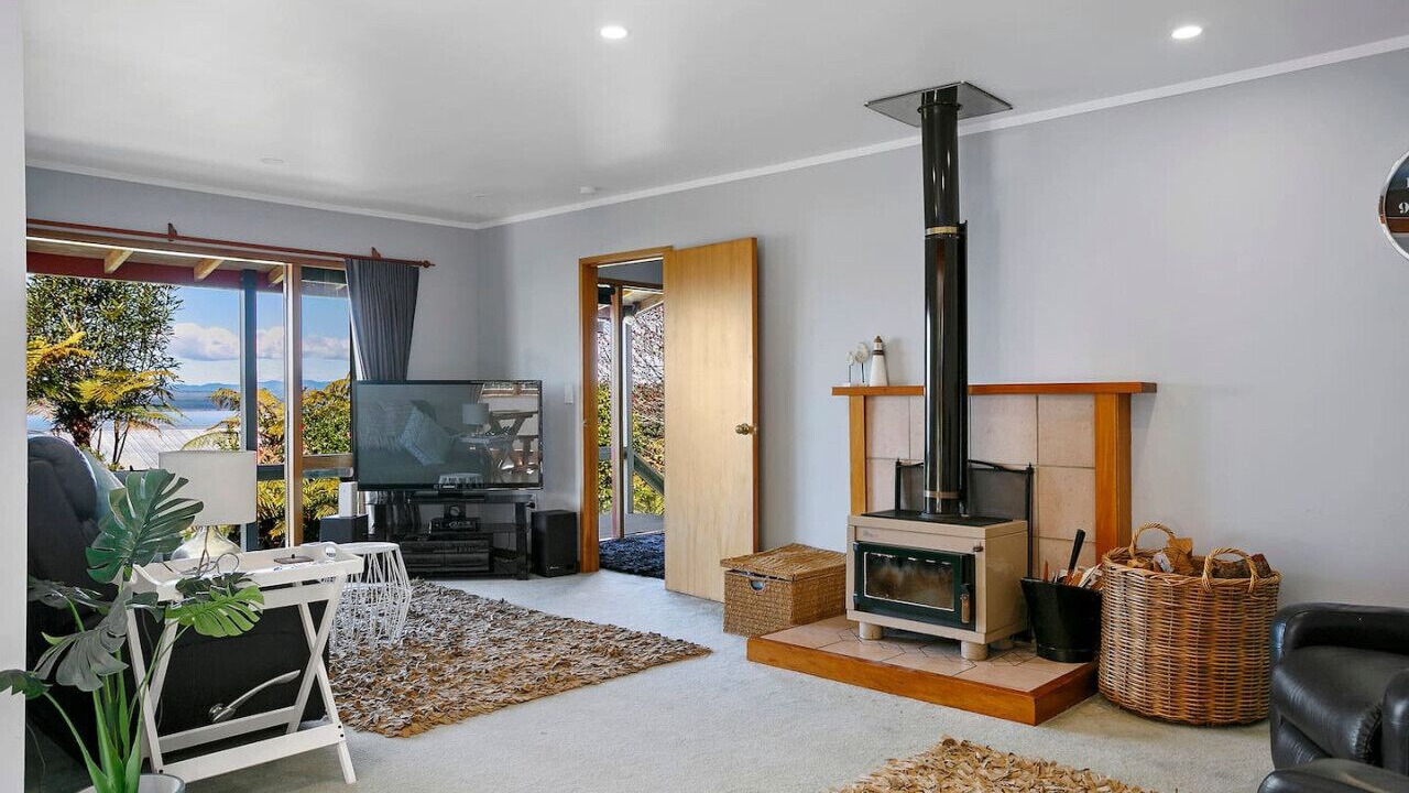 Photo of Livingroom in Acacia Bay