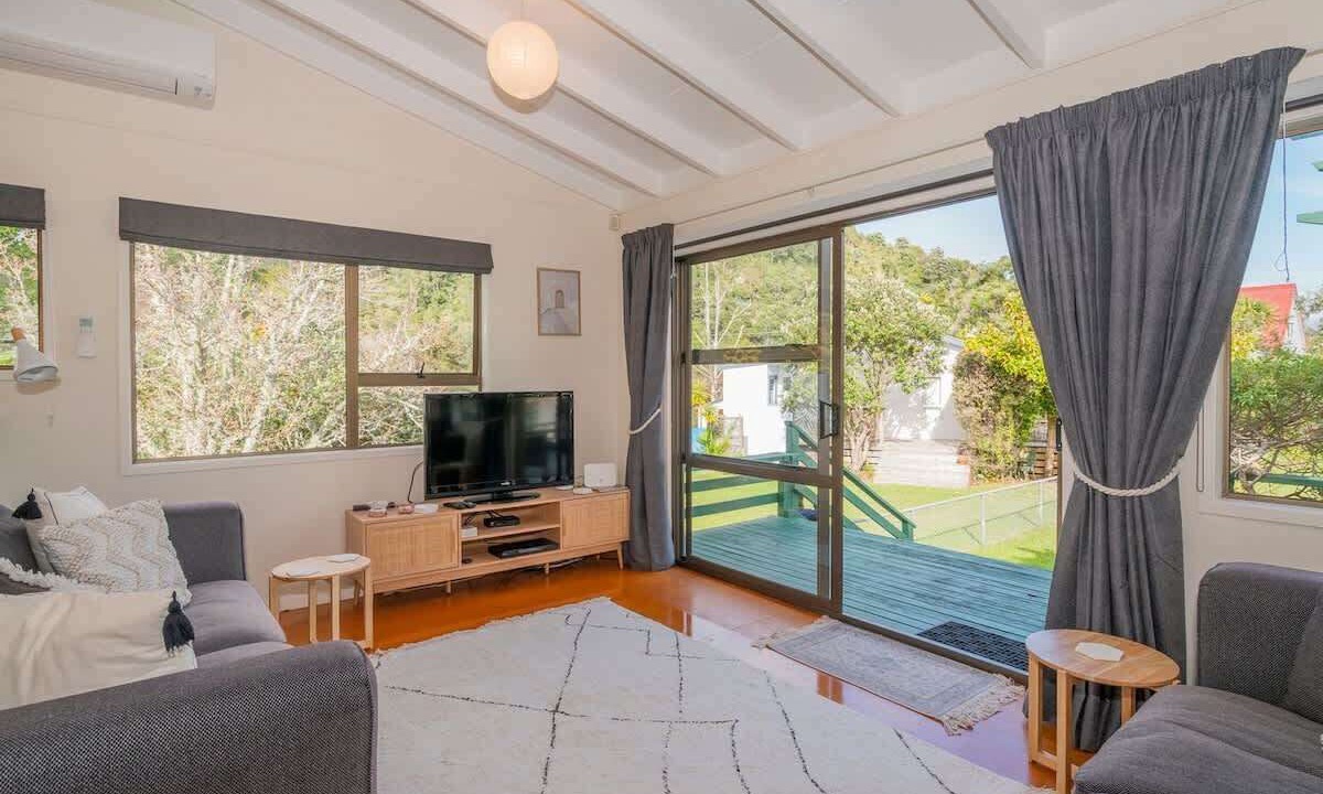 Photo of Livingroom in Cooks Beach