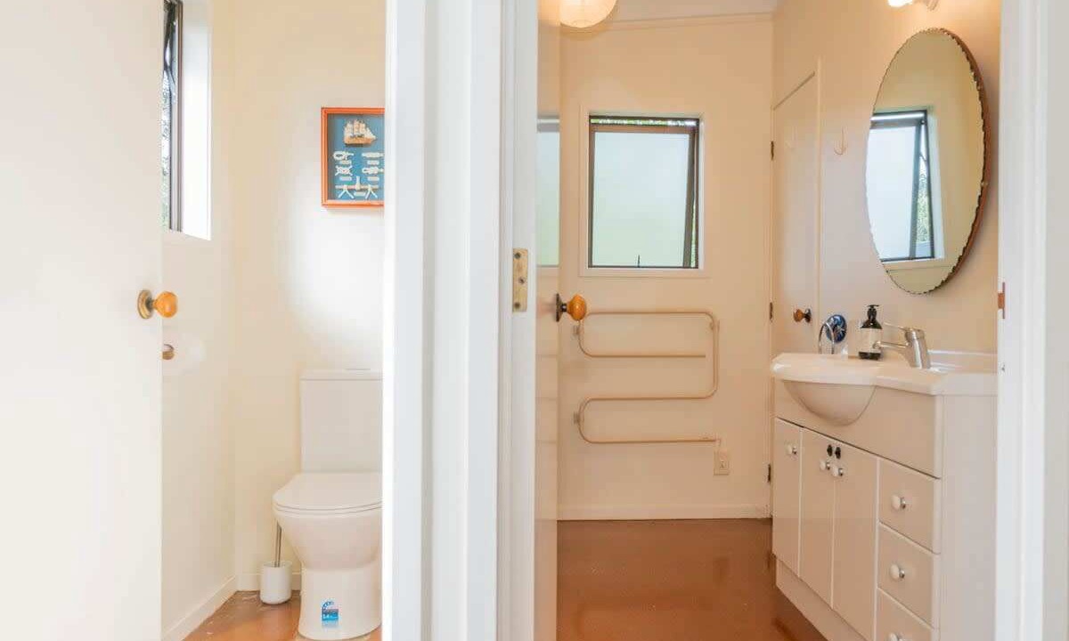 Photo of Bathroom in Cooks Beach