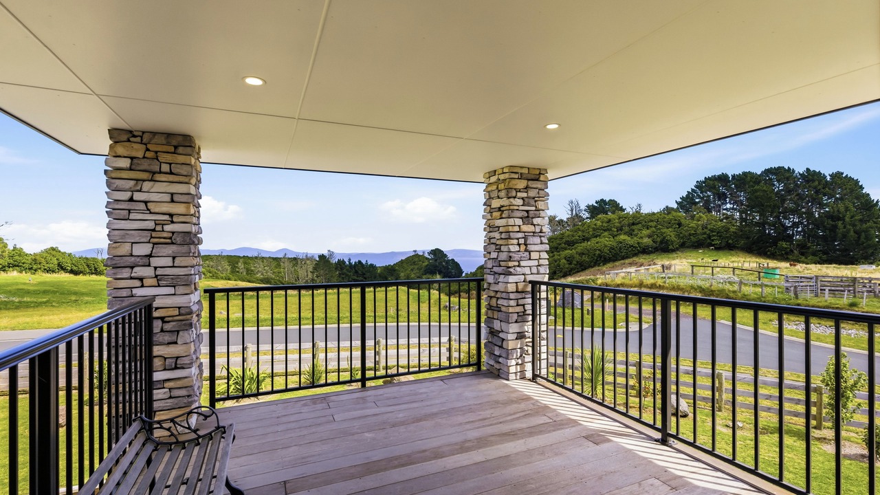 Photo of Patio Balcony in Acacia Bay