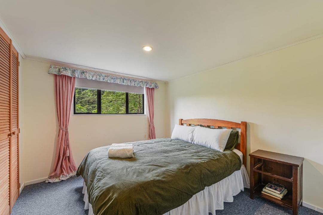 Photo of Bedroom in Moetapu Bay