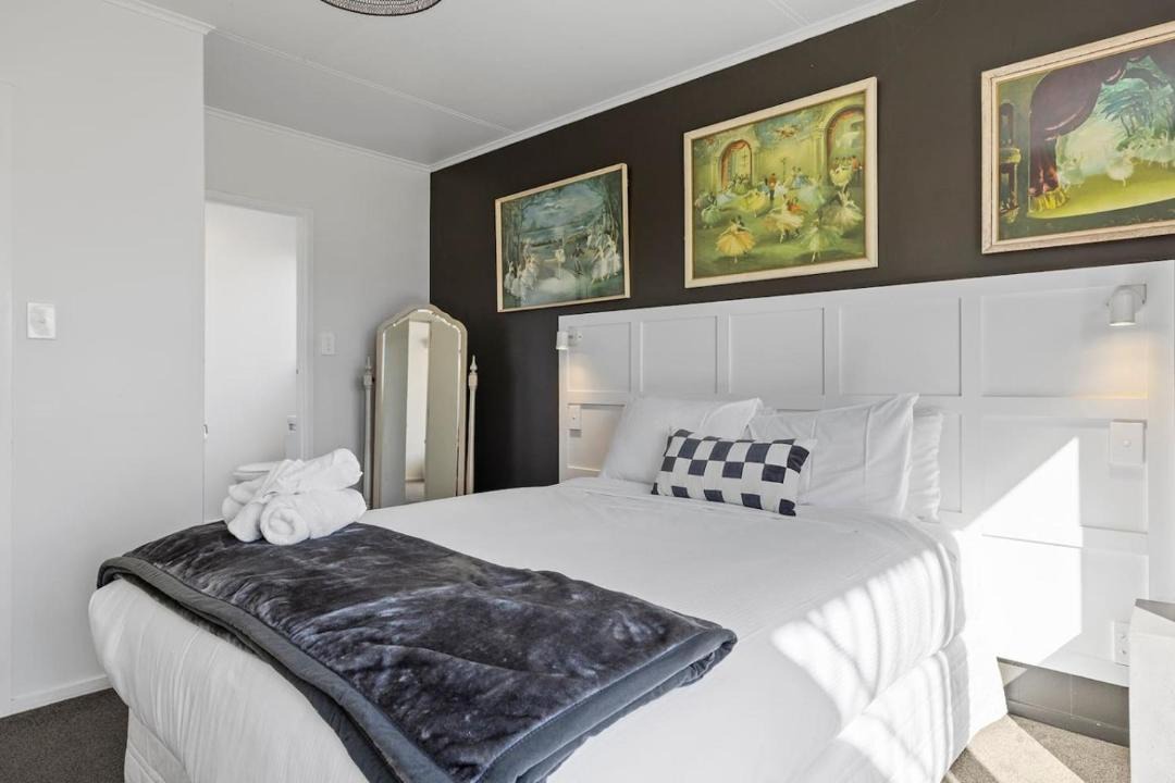 Photo of Bedroom in Two Mile Bay
