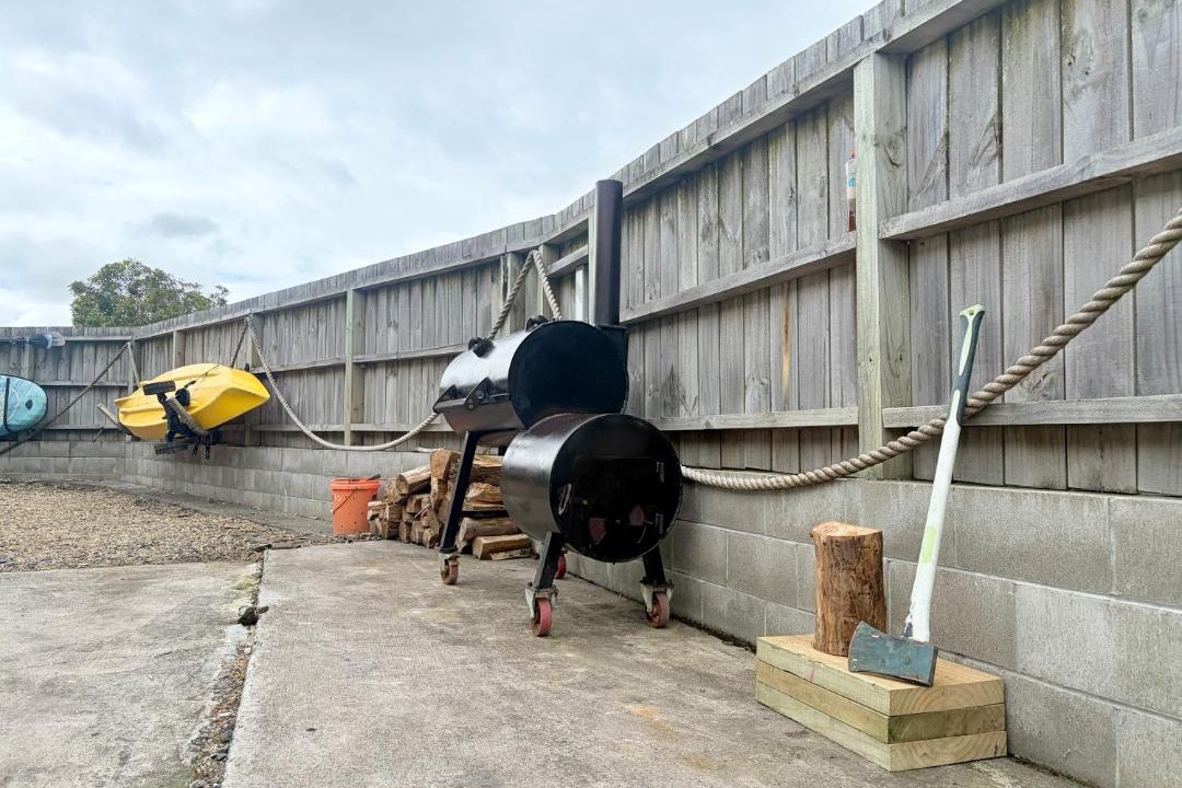 Photo of Others in Raglan