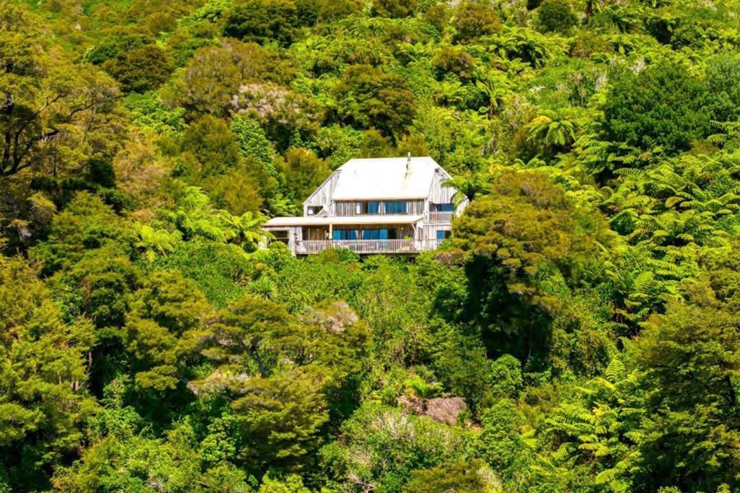 Photo of Others in Moetapu Bay