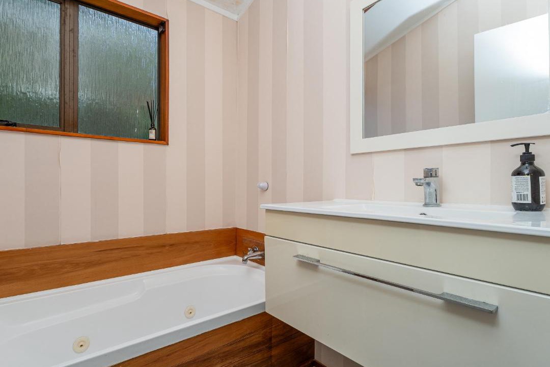 Photo of Bathroom in Onemana