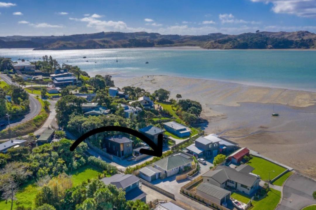 Photo of Others in Raglan