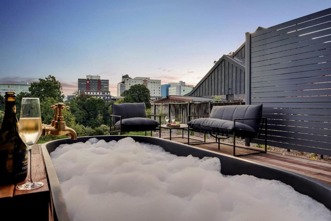 Photo of Patio Balcony in Hamilton East
