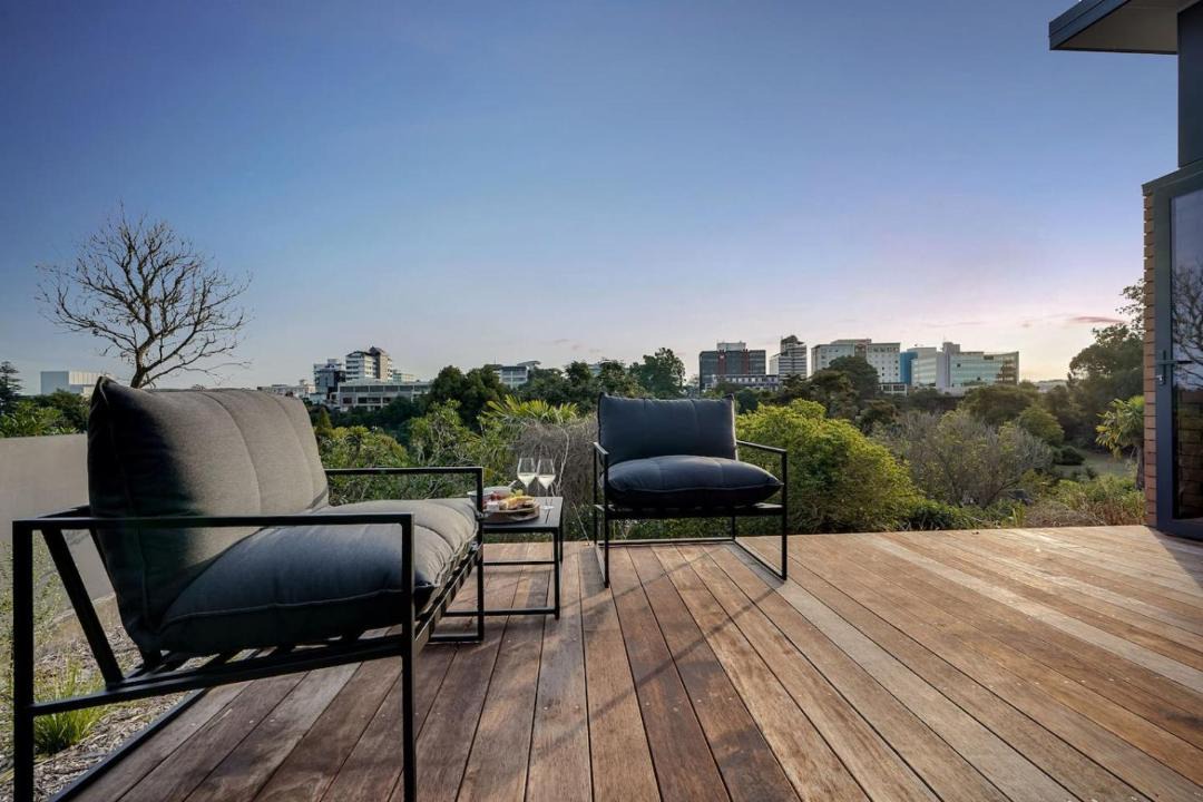Photo of Patio Balcony in Hamilton East