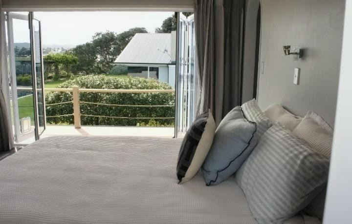 Photo of Others in Raglan