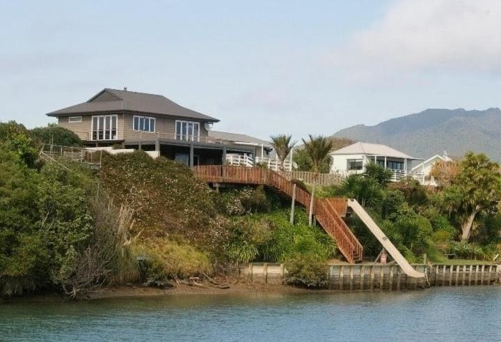 Photo of Others in Raglan