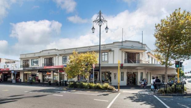 Photo of Others in Ponsonby