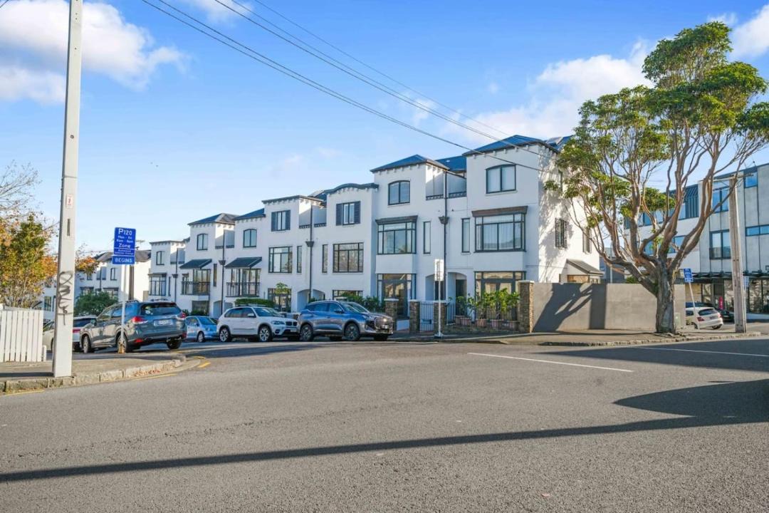 Photo of Others in Ponsonby