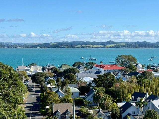 Photo of Others in Russell