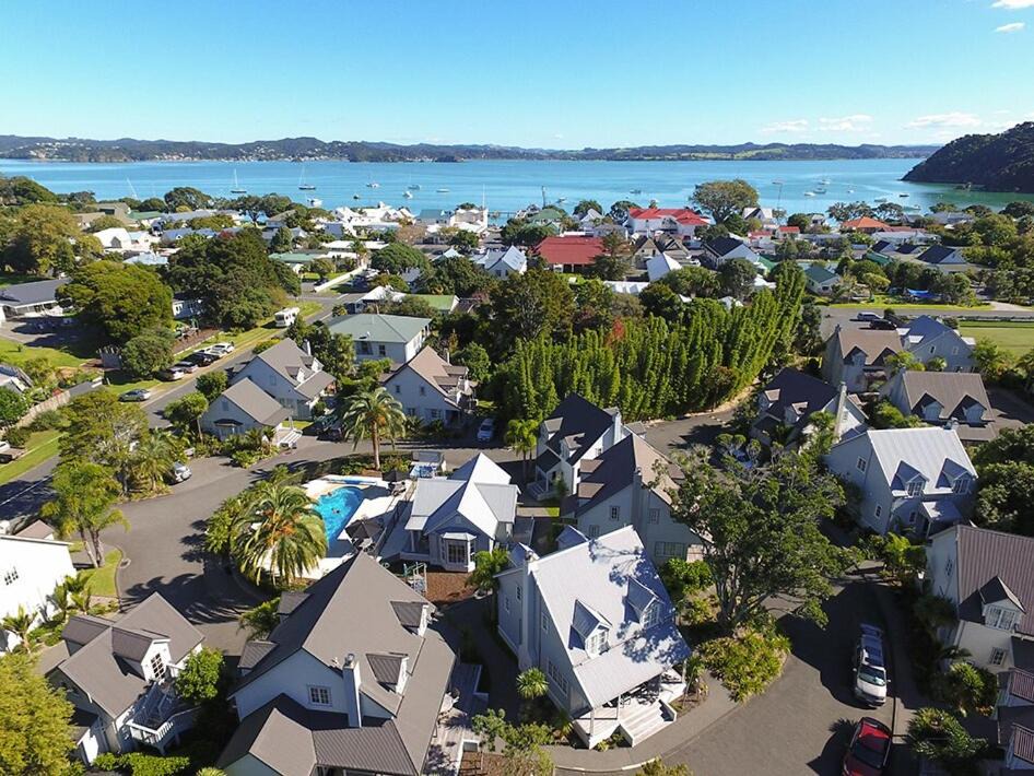 Photo of Others in Russell