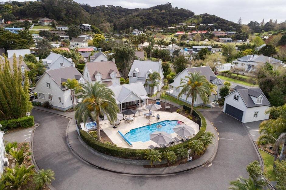 Photo of Others in Russell