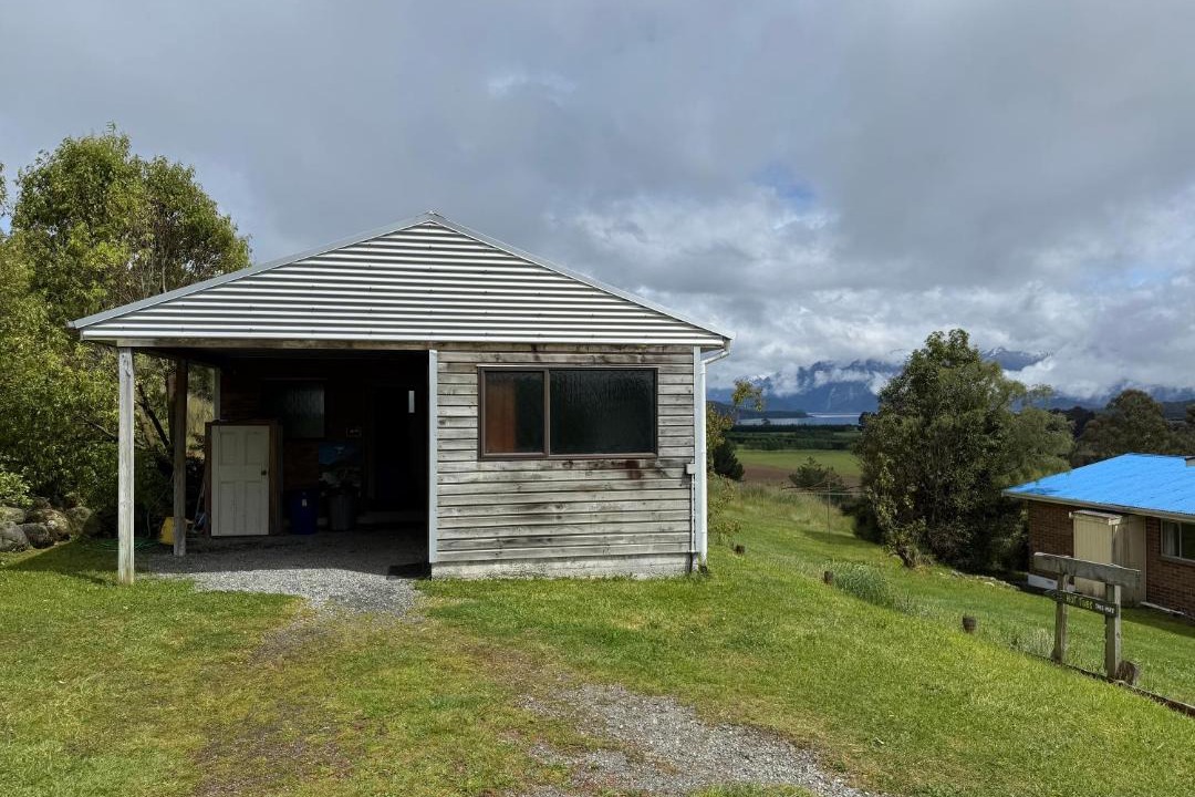 Photo of Others in Manapouri