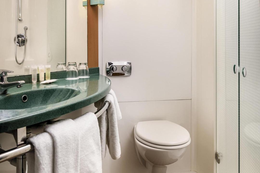 Photo of Bathroom in Greenlane - Ellerslie