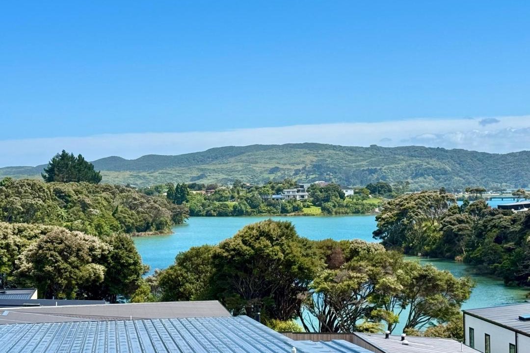 Photo of Others in Raglan