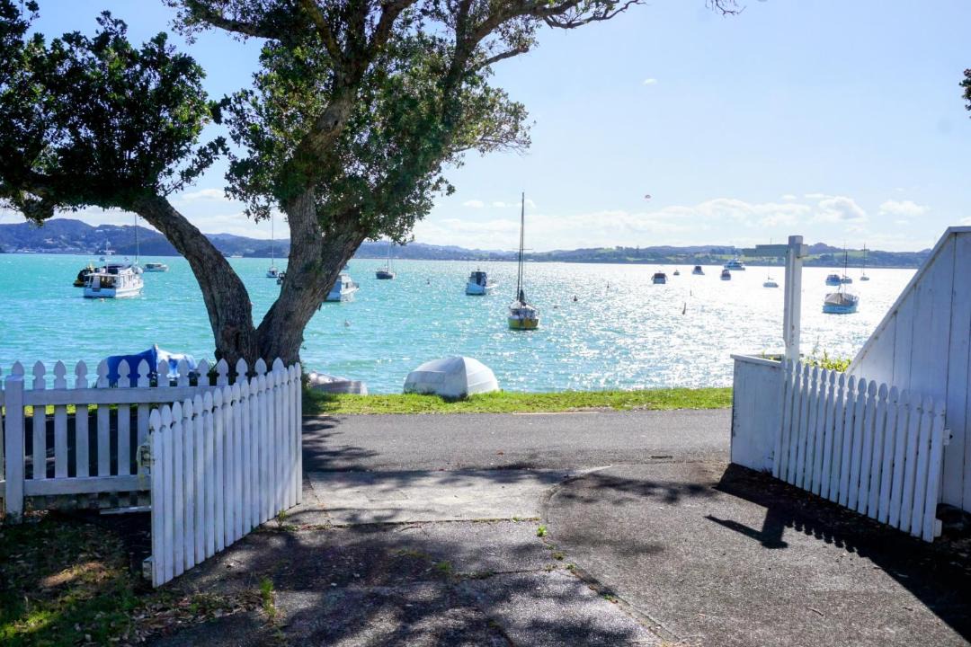 Photo of Others in Russell