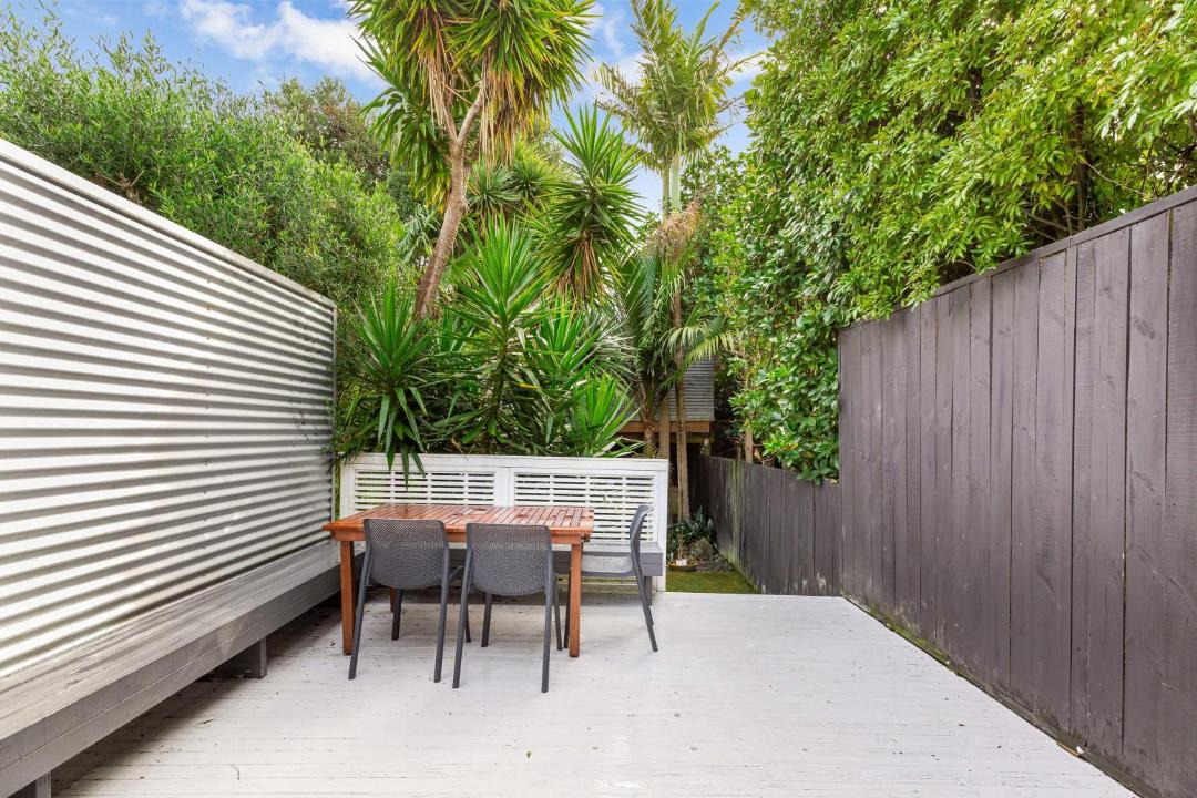 Photo of Others in Ponsonby