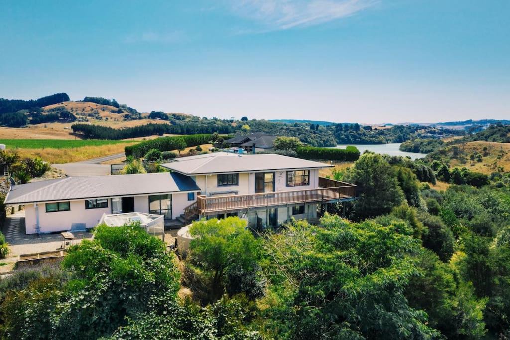 Photo of Others in Raglan