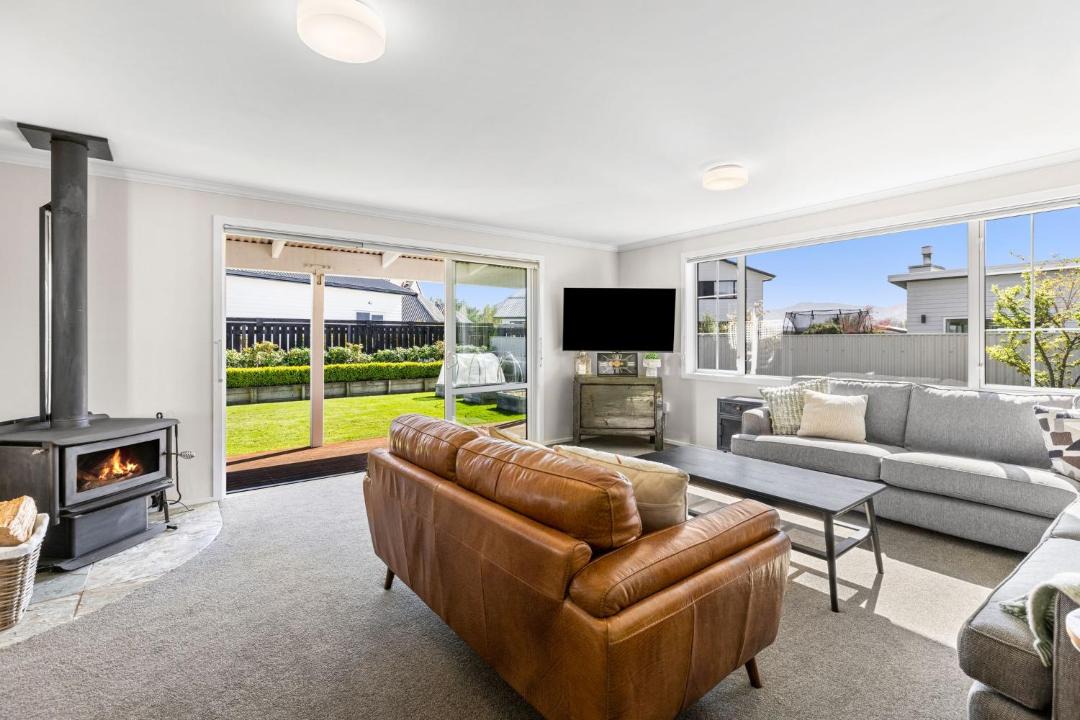 Photo of Livingroom in Albert Town