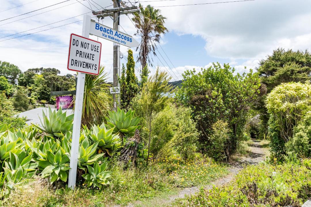 Photo of Others in Raglan