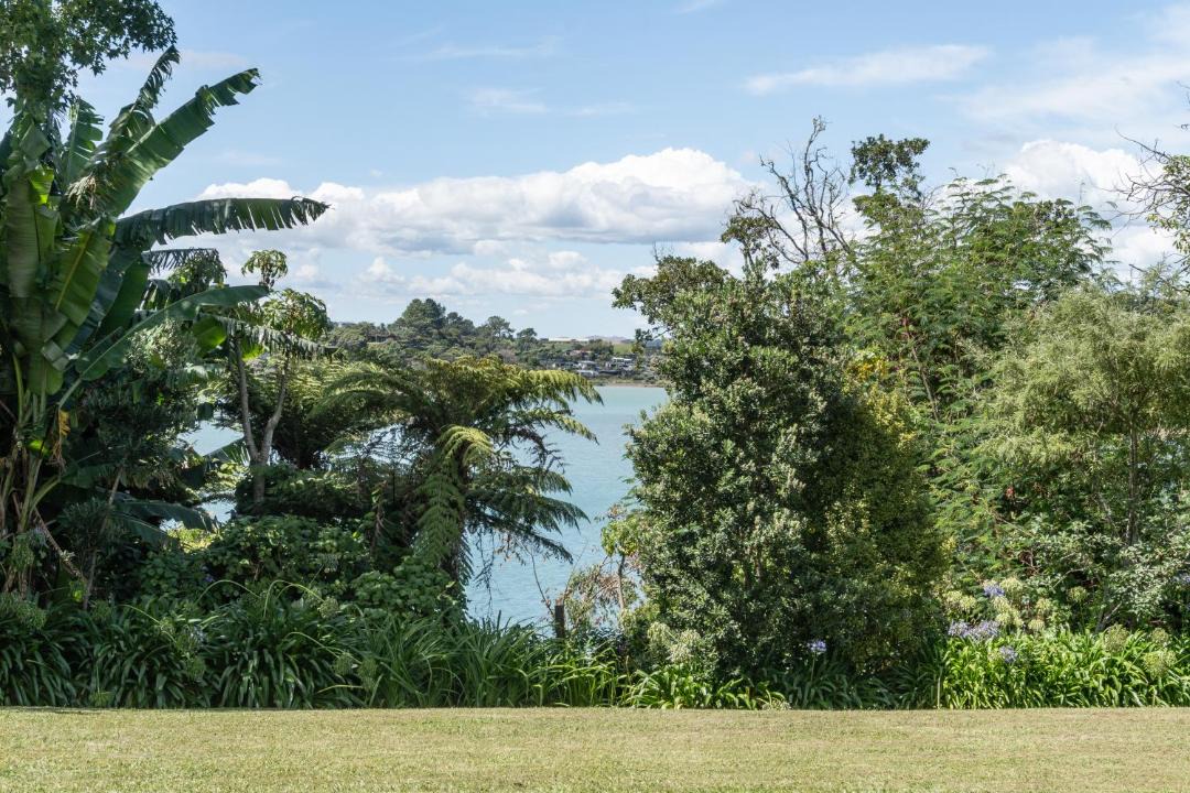 Photo of Others in Raglan
